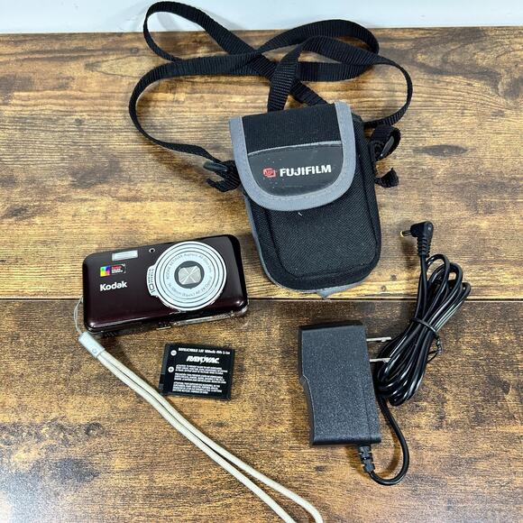 Kodak EasyShare V1003 10.0MP Compact Digital Camera Burgundy RARE Color WORKS - Picture 1 of 16